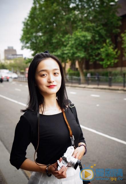 何泓姗文艺街拍写真 何泓姗高清写真_何泓姗高清剧照