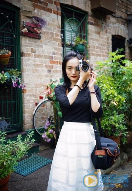 何泓姗文艺街拍写真 何泓姗高清写真_何泓姗高清剧照