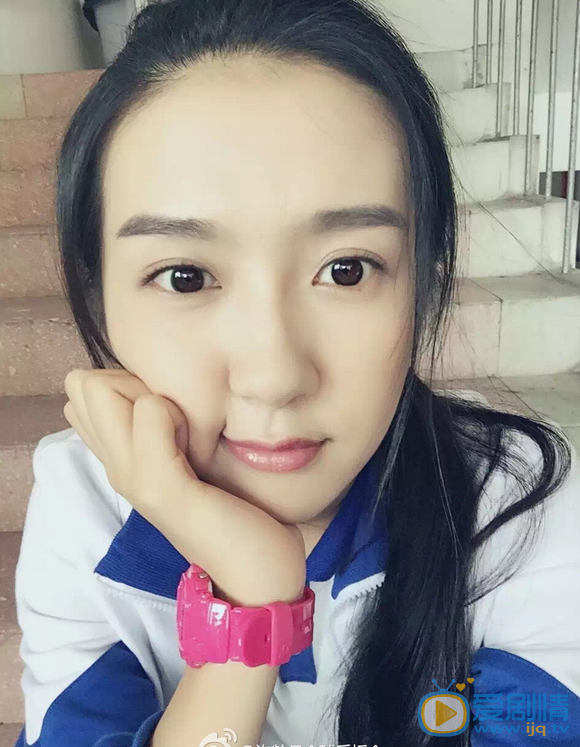 许龄月学生制服 许龄月高清写真_许龄月高清剧照