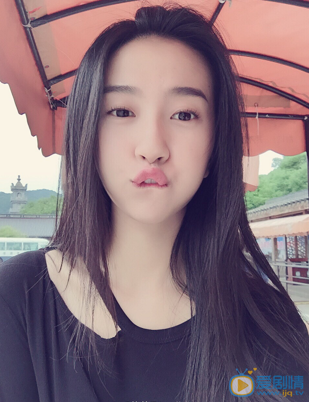许龄月卖萌照 许龄月高清写真_许龄月高清剧照