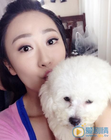 刘芷汐狗狗合照 刘芷汐高清写真_刘芷汐高清剧照