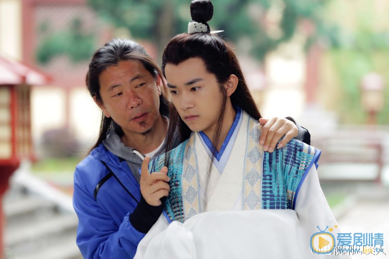 思美人将播 小屈原易烊千玺幕后拍摄花絮照曝光