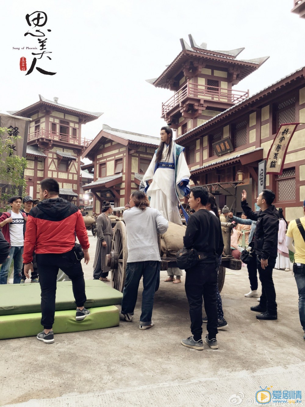 思美人将播 小屈原易烊千玺幕后拍摄花絮照曝光