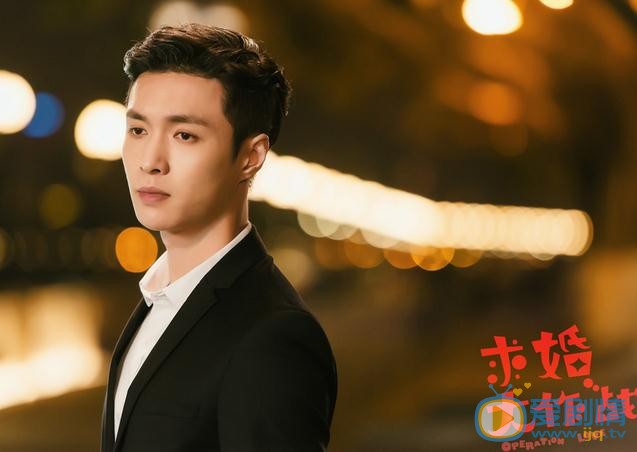 中国版《求婚大作战》将播 张艺兴西装照变身忧郁小王子