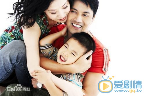 吕良伟全家福 吕良伟高清写真_吕良伟高清剧照