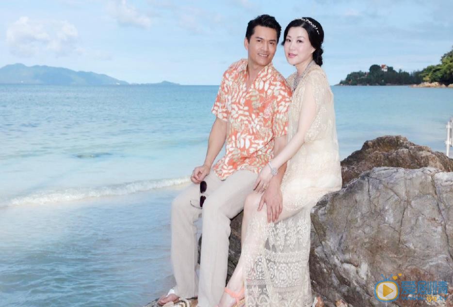 吕良伟吕良伟和妻子同框 吕良伟高清写真_吕良伟高清剧照