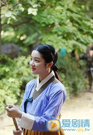 李侑菲片场照 李侑菲高清写真_李侑菲高清剧照