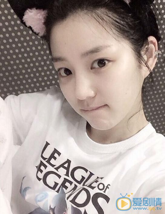 李侑菲生活照 李侑菲高清写真_李侑菲高清剧照