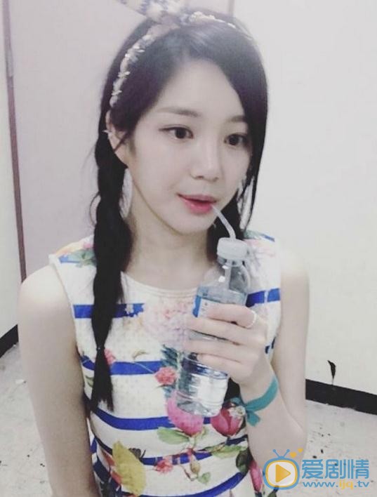李侑菲生活照 李侑菲高清写真_李侑菲高清剧照