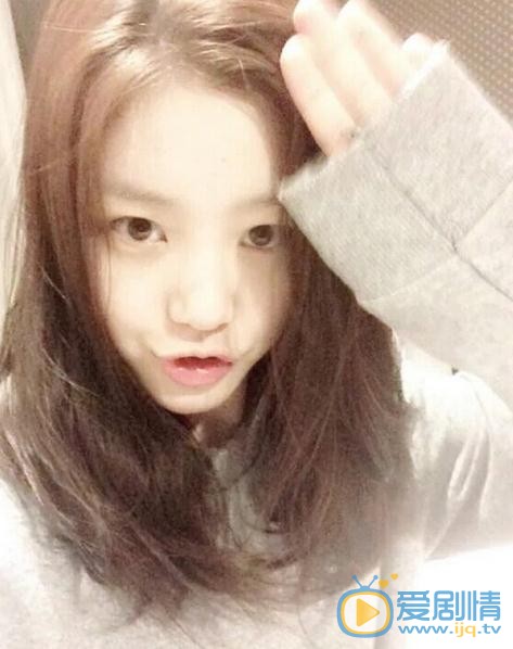 李侑菲生活照 李侑菲高清写真_李侑菲高清剧照