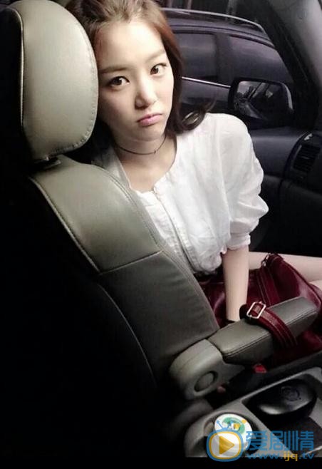 李侑菲生活照 李侑菲高清写真_李侑菲高清剧照
