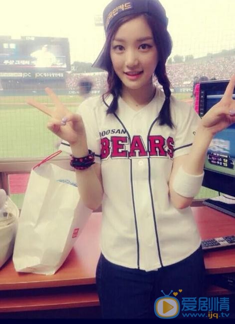 李侑菲生活照 李侑菲高清写真_李侑菲高清剧照