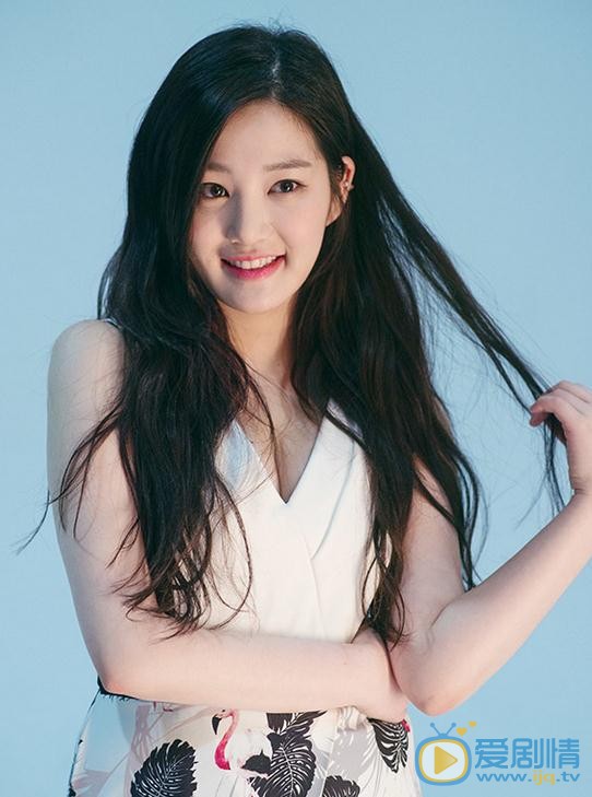李侑菲杂志写真 李侑菲高清写真_李侑菲高清剧照