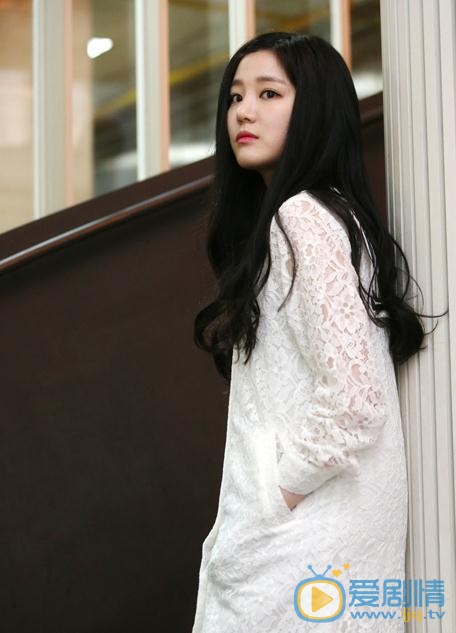李侑菲新闻图 李侑菲高清写真_李侑菲高清剧照