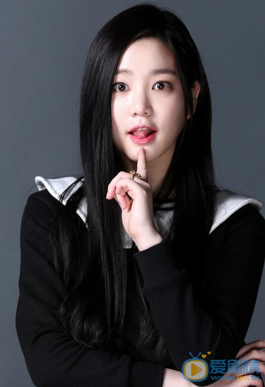 李侑菲新闻图 李侑菲高清写真_李侑菲高清剧照
