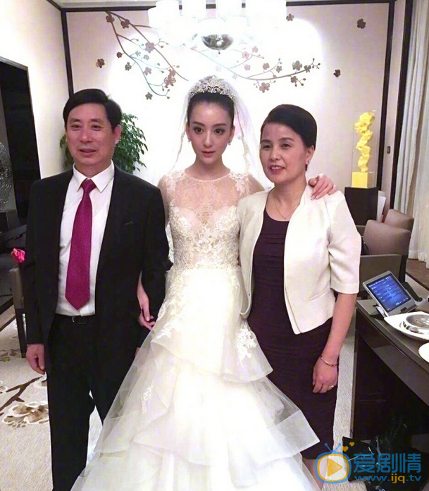  方媛郭富城婚礼现场照曝光 方媛结婚礼服走中国风