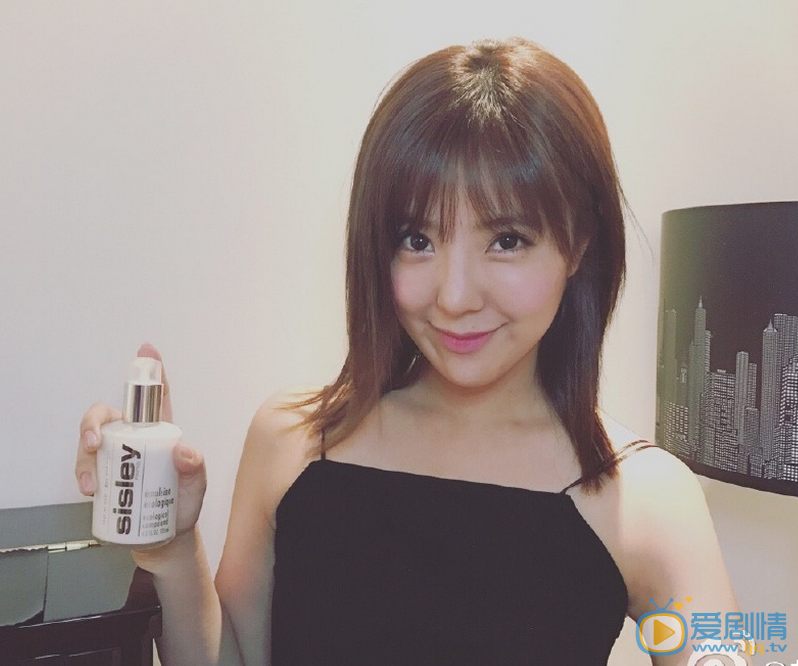 繁星四月李宝英是谁演的？李宝英扮演者赵奕欢个人资料生活私照欣赏