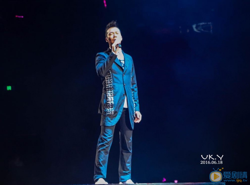 谢天华演唱会大片 谢天华高清写真_谢天华高清剧照