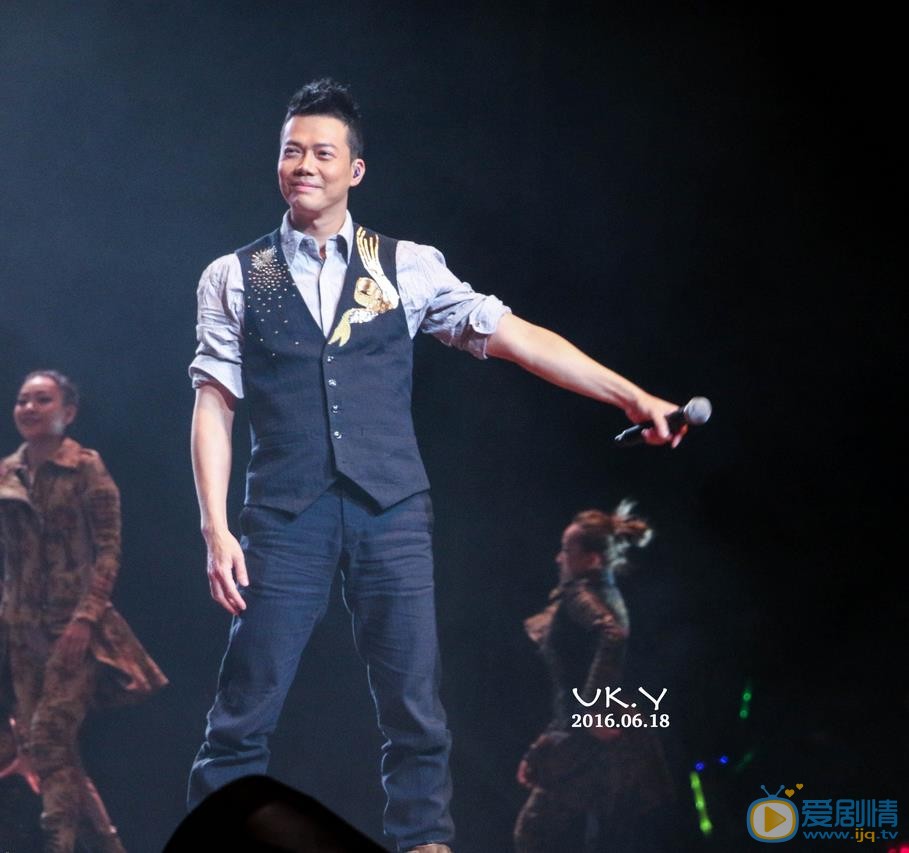 谢天华演唱会大片 谢天华高清写真_谢天华高清剧照