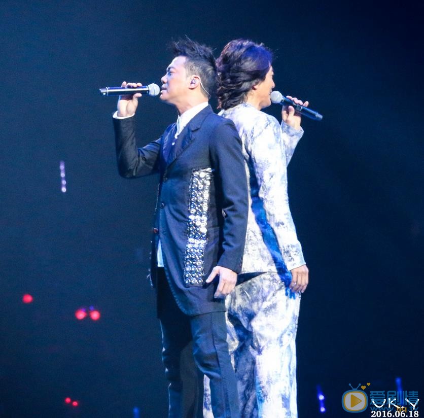 谢天华演唱会大片 谢天华高清写真_谢天华高清剧照