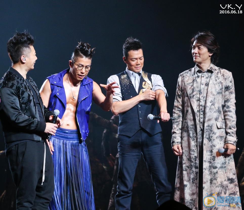 谢天华演唱会大片 谢天华高清写真_谢天华高清剧照