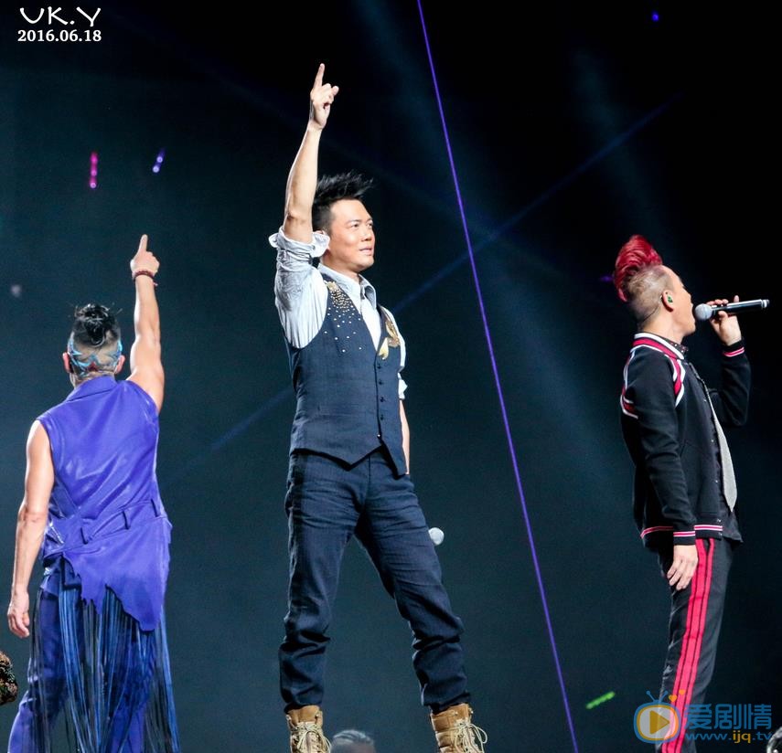 谢天华演唱会大片 谢天华高清写真_谢天华高清剧照