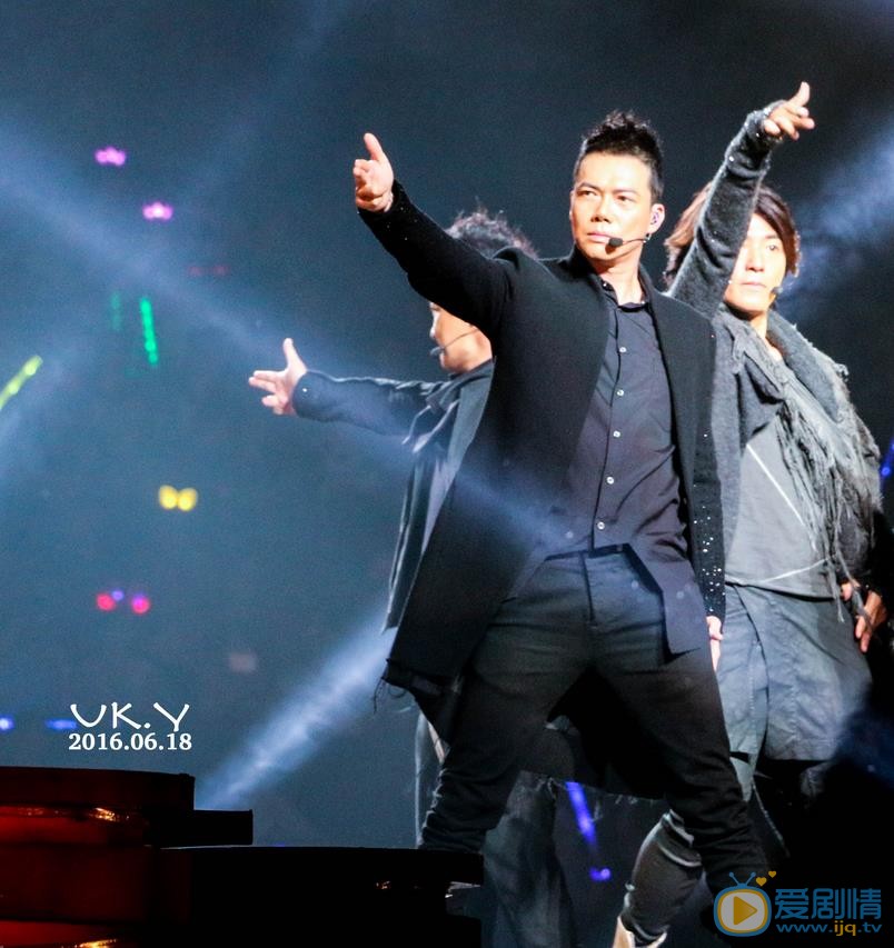 谢天华演唱会大片 谢天华高清写真_谢天华高清剧照