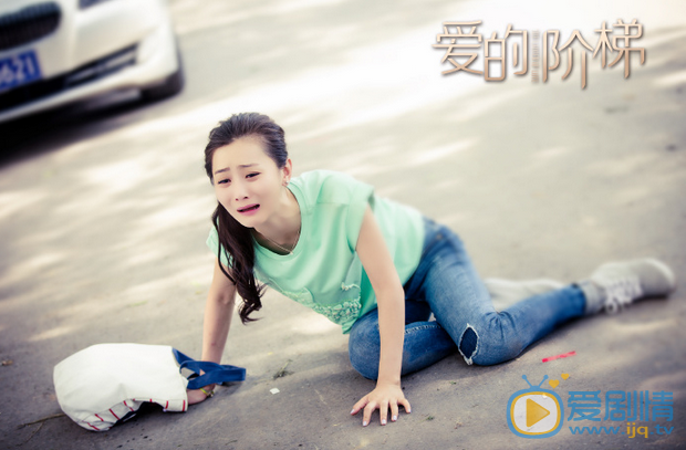 张维娜《爱的阶梯》剧照 张维娜高清写真_张维娜高清剧照