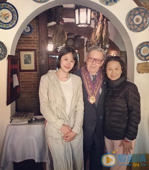 孔宋今和妈妈旅游照 孔宋今高清写真_孔宋今高清剧照