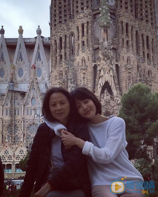 孔宋今和妈妈旅游照 孔宋今高清写真_孔宋今高清剧照