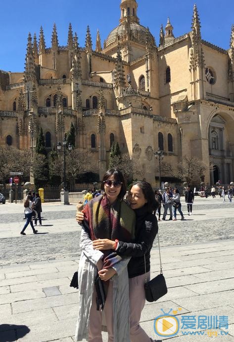 孔宋今和妈妈旅游照 孔宋今高清写真_孔宋今高清剧照