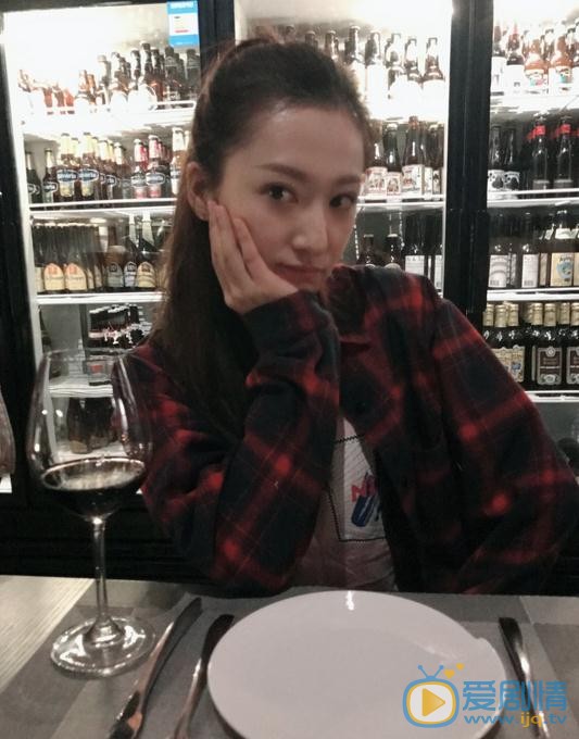 余玥生活照 余玥高清写真_余玥高清剧照
