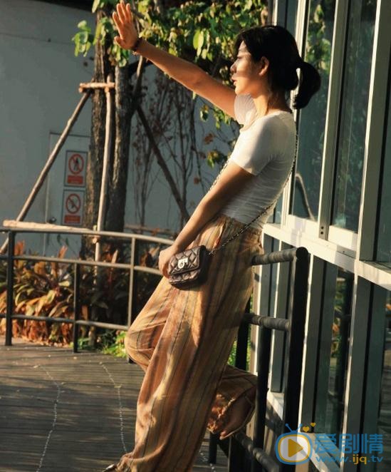 王真儿旅游街拍 王真儿高清写真_王真儿高清剧照