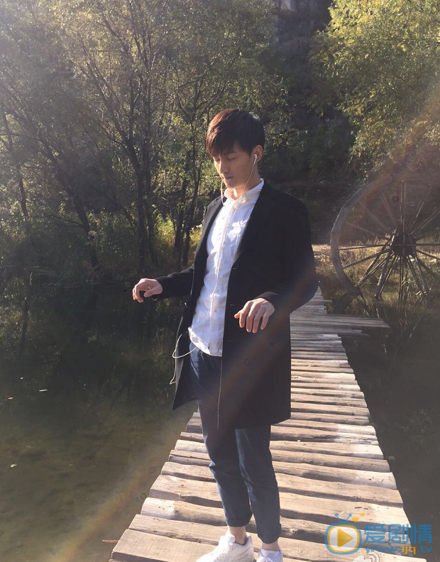 李昶生活照 李昶高清写真_李昶高清剧照