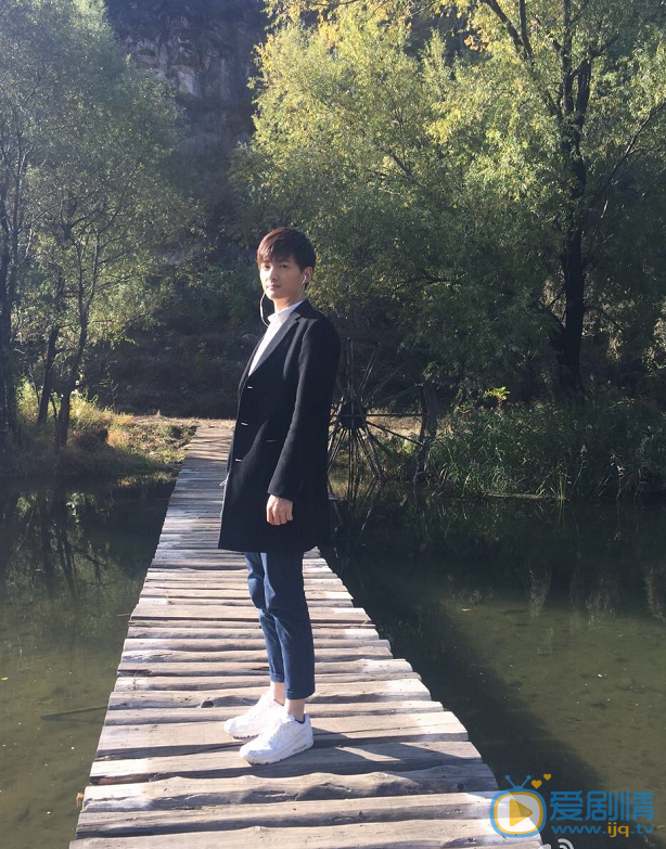 李昶生活照 李昶高清写真_李昶高清剧照