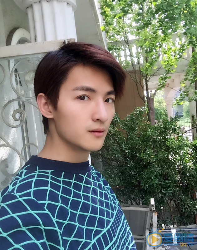 李昶生活照 李昶高清写真_李昶高清剧照