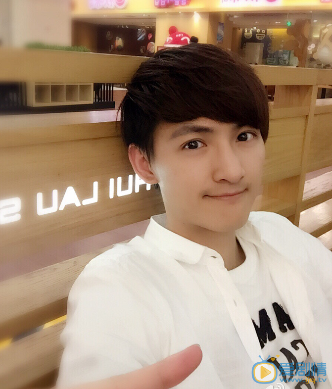 李昶生活照 李昶高清写真_李昶高清剧照