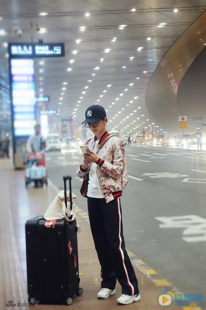 张瑶机场路透照 张瑶高清写真_张瑶高清剧照
