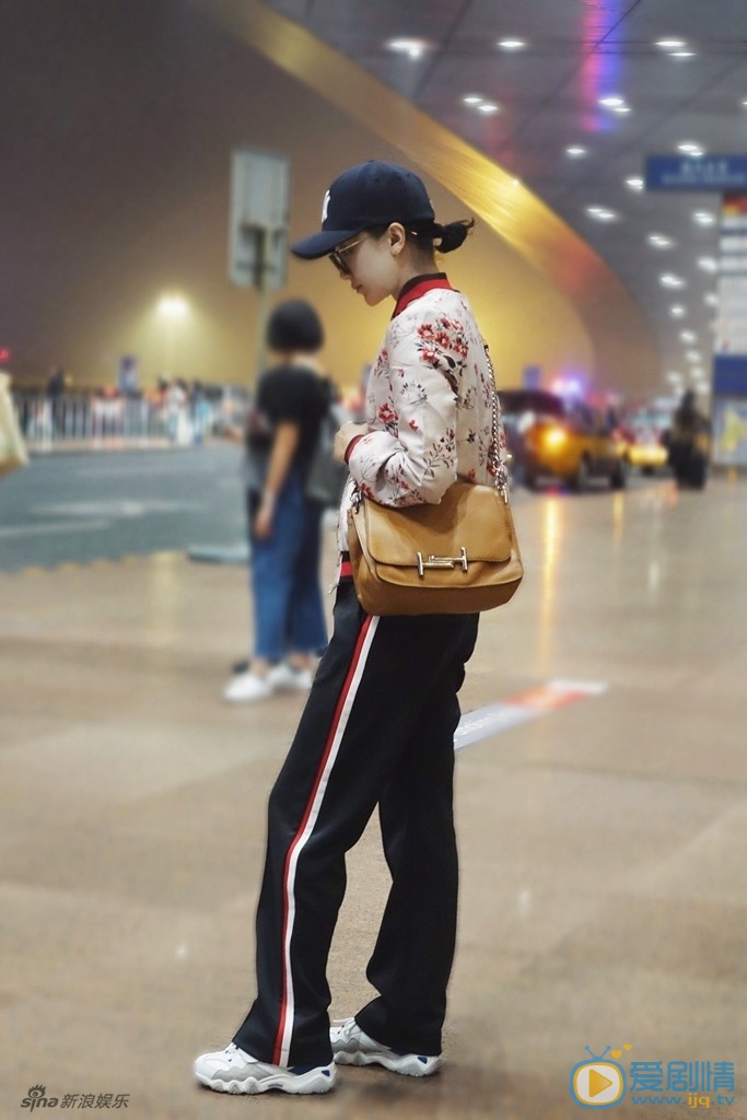 张瑶机场路透照 张瑶高清写真_张瑶高清剧照