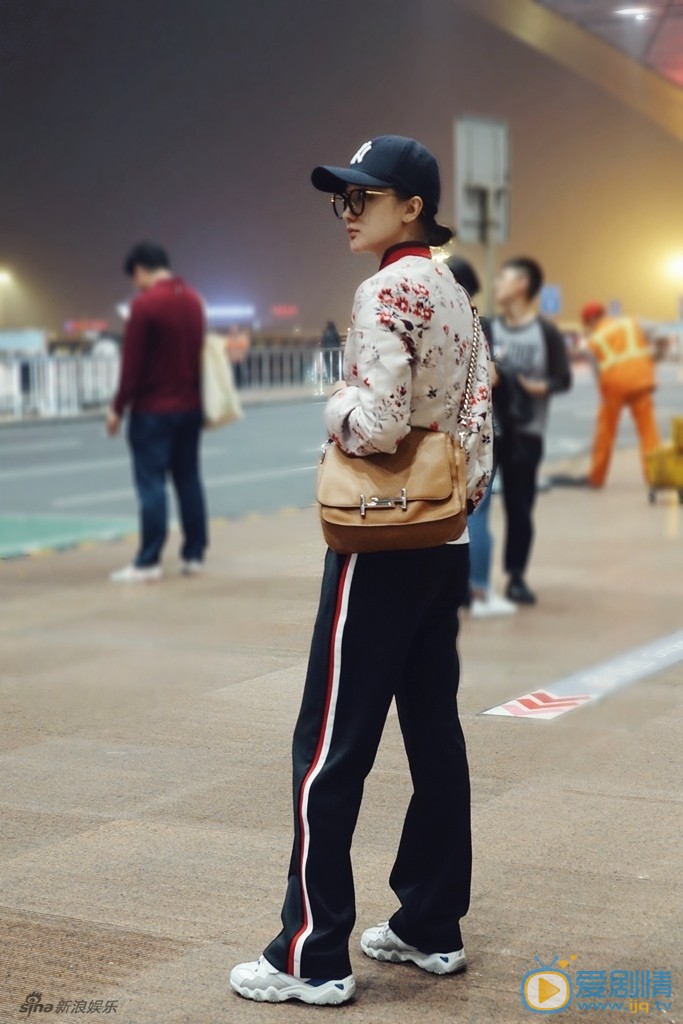 张瑶机场路透照 张瑶高清写真_张瑶高清剧照