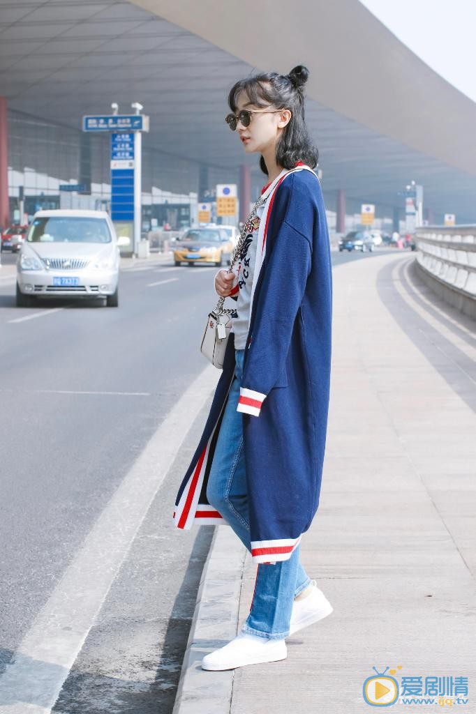张瑶机场路透照 张瑶高清写真_张瑶高清剧照