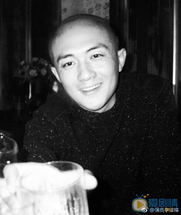 李泽锋生活照 李泽锋高清写真_李泽锋高清剧照