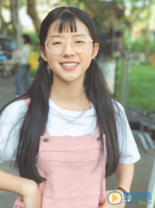 何蓝逗街头写真 何蓝逗高清写真_何蓝逗高清剧照