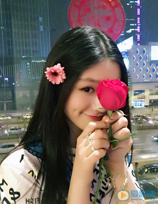 林允素颜卖萌照 林允高清写真_林允高清剧照