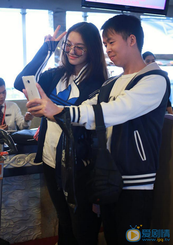 林允机场照 林允高清写真_林允高清剧照