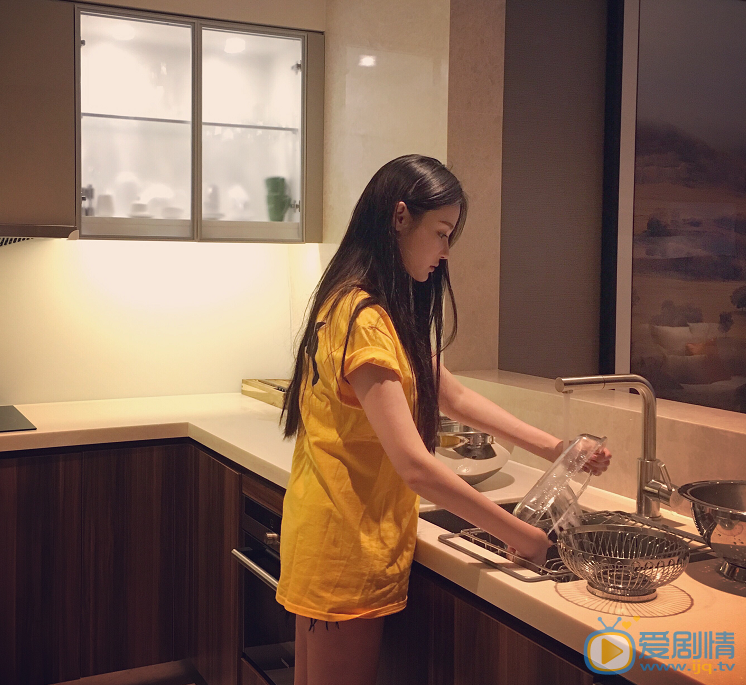王靓雅私密生活照 王靓雅高清写真_王靓雅高清剧照