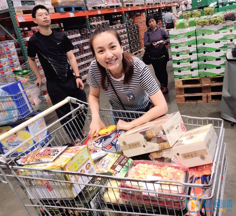 吴昕卖萌照 吴昕高清写真_吴昕高清剧照