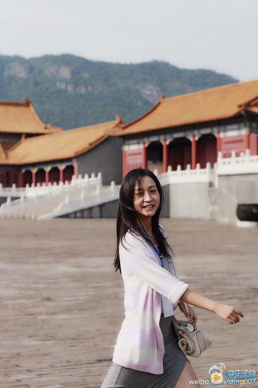 丁子玲时尚街拍照 丁子玲高清写真_丁子玲高清剧照