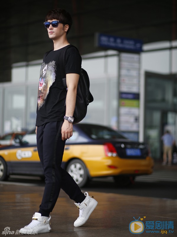 姚奕辰机场街拍照 姚奕辰高清写真_姚奕辰高清剧照
