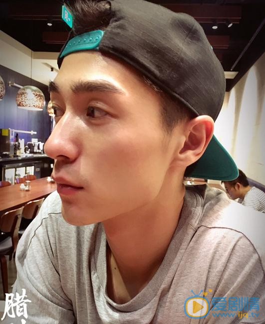 秦亦铭生活照 秦亦铭高清写真_秦亦铭高清剧照
